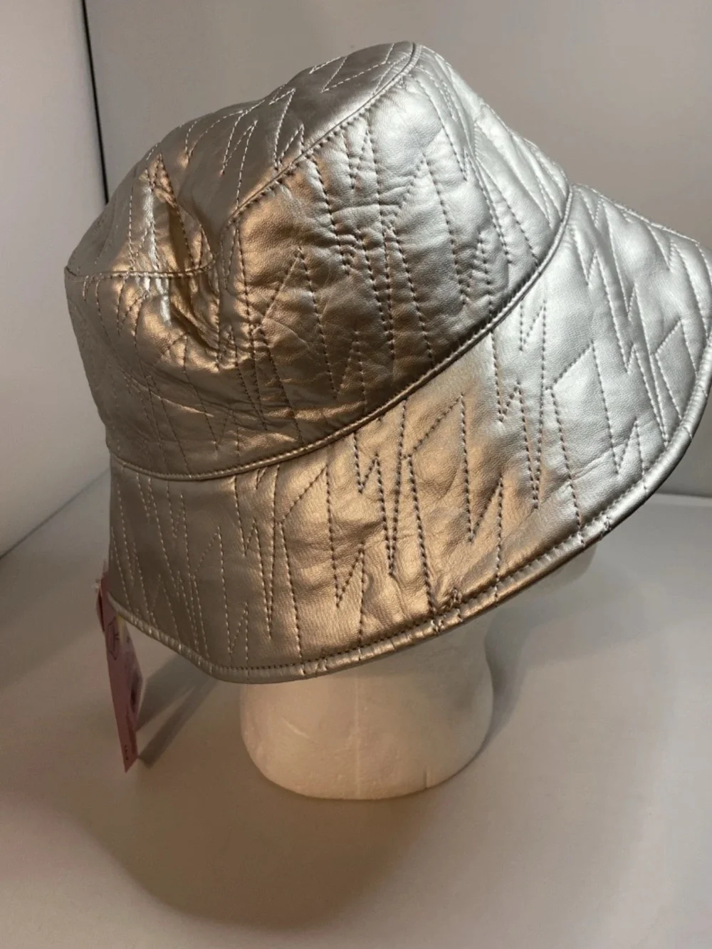 N/A stylish silver